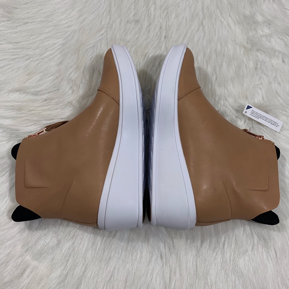 Under Armor ELEVATED Wedge😺 like new, pre loved